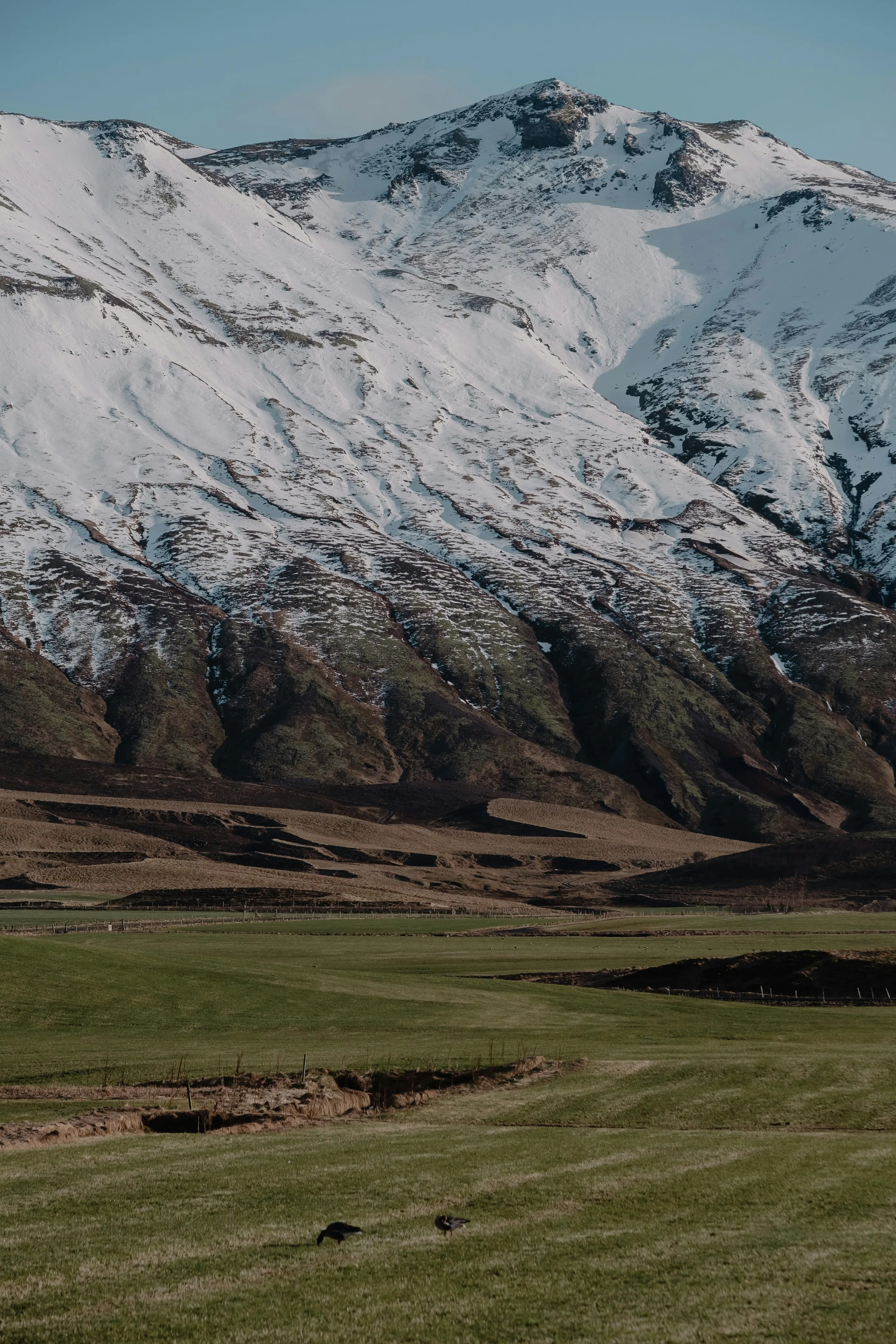 Ilustración abstracta de montañas nevadas
